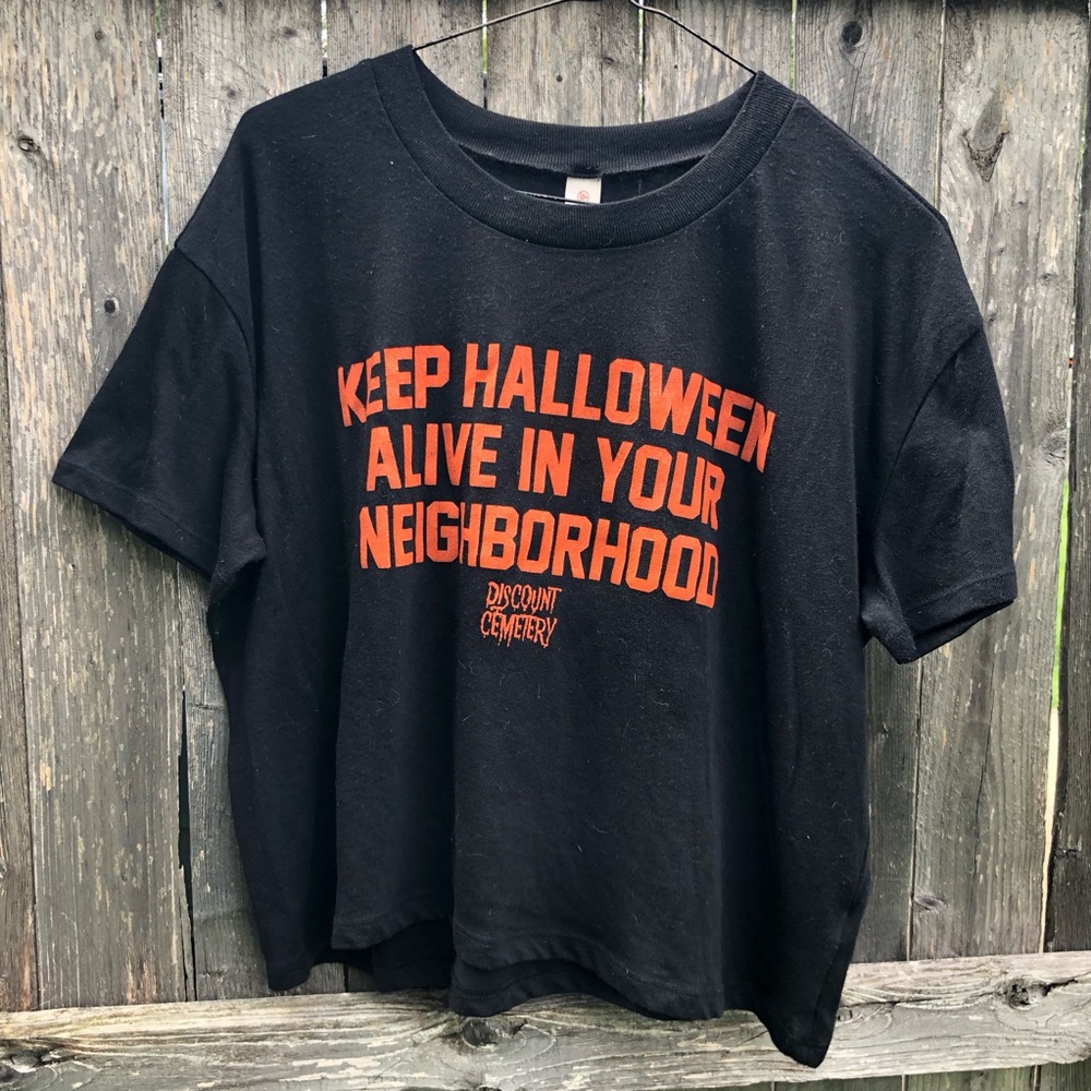 Discount cemetery boxy loose fit Tee with Orange 'Keep Halloween Alive' Print